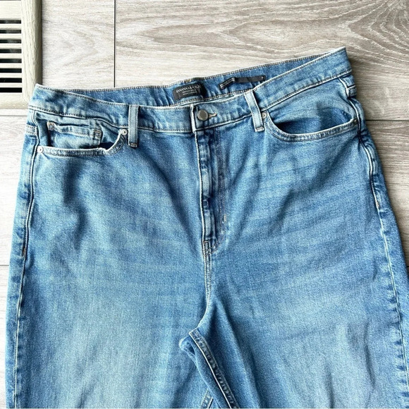 Banana Republic High Rise Straight Distressed  Jean Zion
Wash Denim - Picture 4 of 16